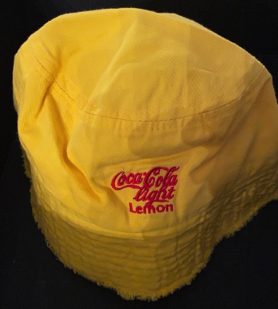 8632-1 € 4,00 coca cola zonnehoedje kleru geel.jpeg